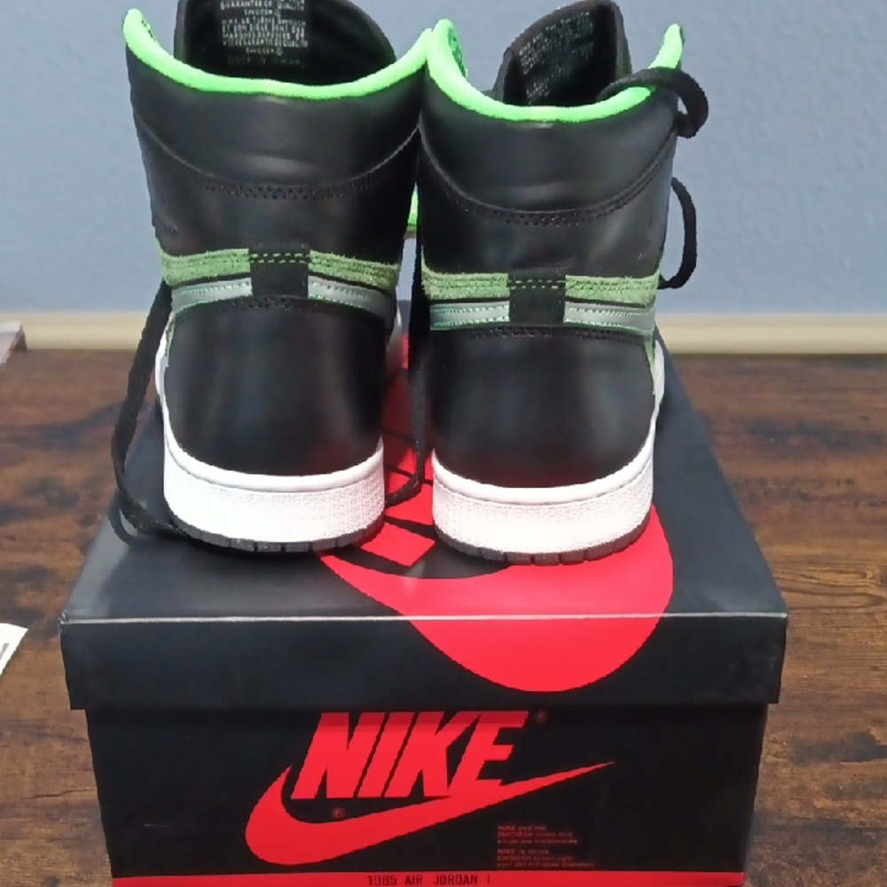 Nike Black and Green High-Top Sneakers - Picture 3 of 6